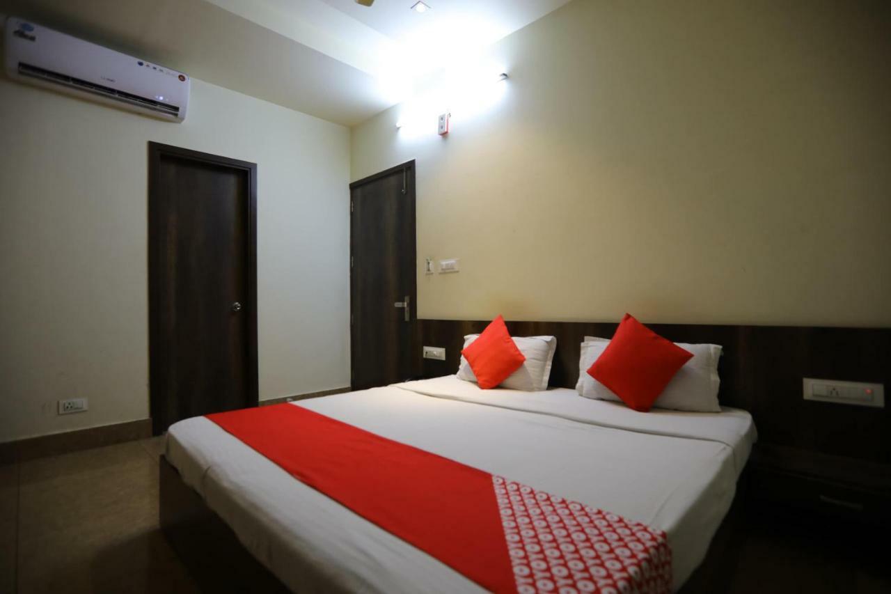 Oyo 40791 Hotel Hot N Fast Suratgarh ภายนอก รูปภาพ