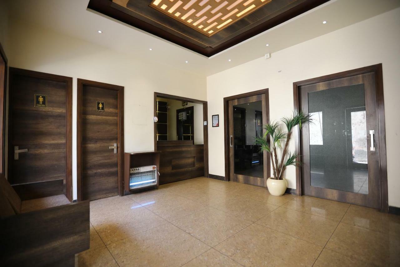 Oyo 40791 Hotel Hot N Fast Suratgarh ภายนอก รูปภาพ
