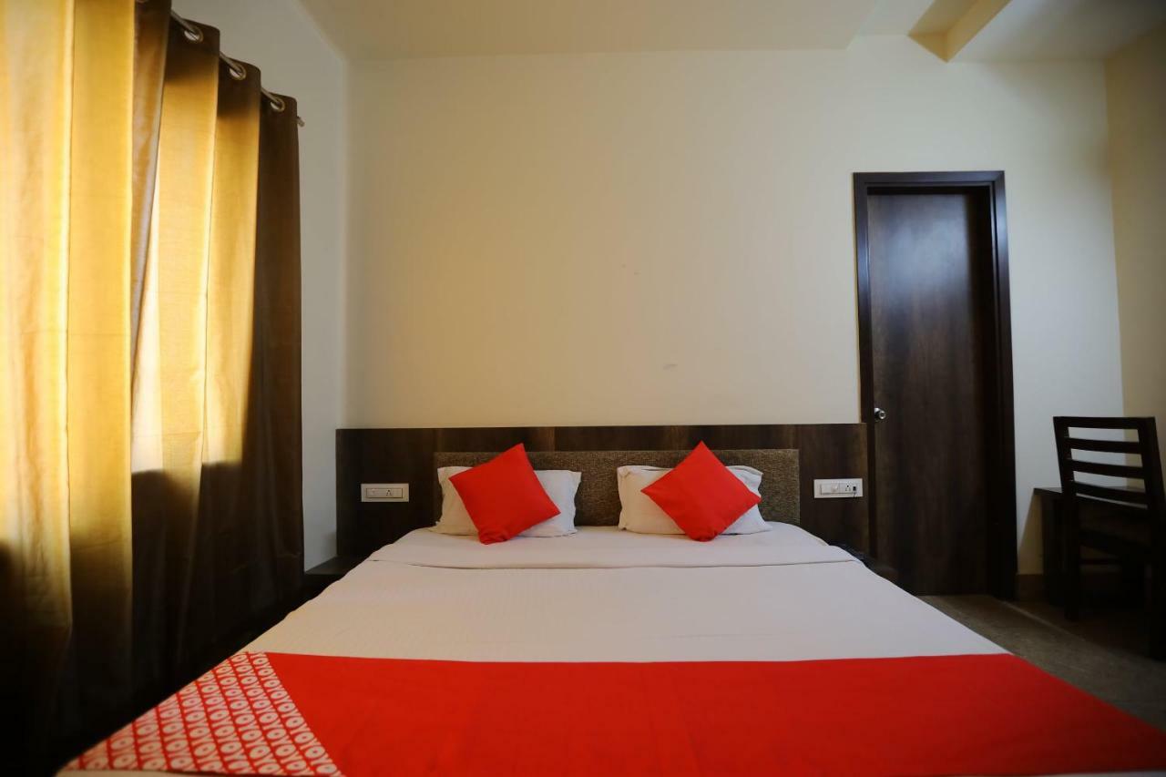 Oyo 40791 Hotel Hot N Fast Suratgarh ภายนอก รูปภาพ