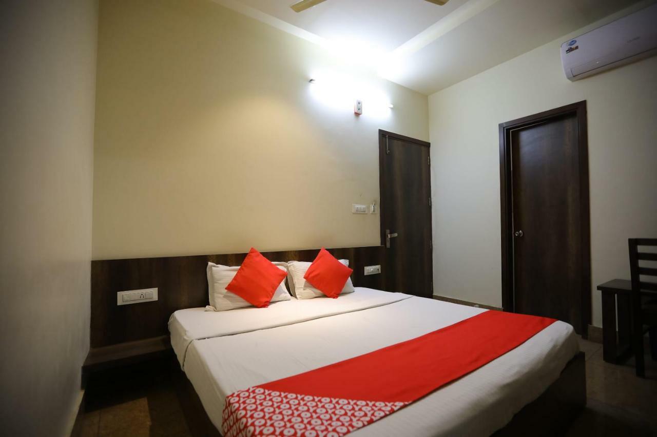 Oyo 40791 Hotel Hot N Fast Suratgarh ภายนอก รูปภาพ