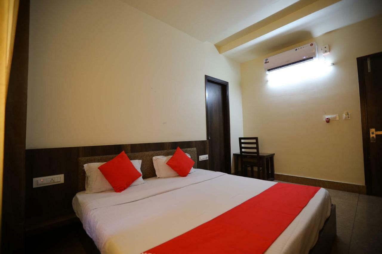Oyo 40791 Hotel Hot N Fast Suratgarh ภายนอก รูปภาพ