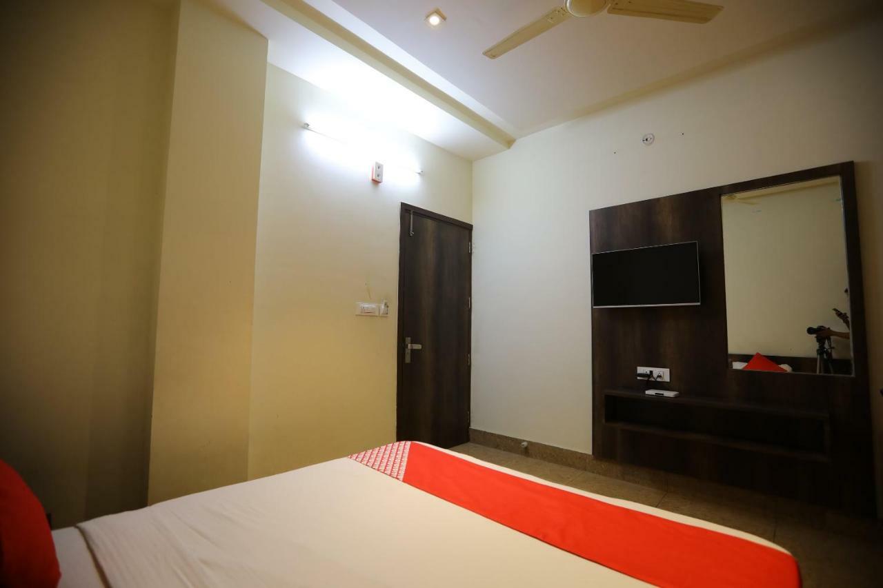 Oyo 40791 Hotel Hot N Fast Suratgarh ภายนอก รูปภาพ