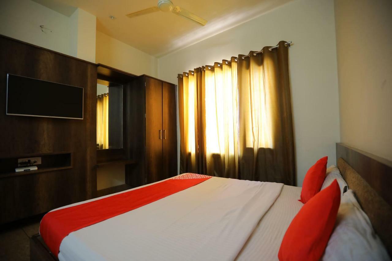 Oyo 40791 Hotel Hot N Fast Suratgarh ภายนอก รูปภาพ